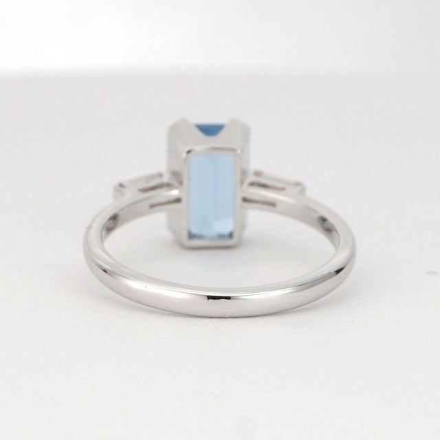 14k White Gold Ring With Octagon Aquamarine and Diamonds For Sale - Image 4 of 18
