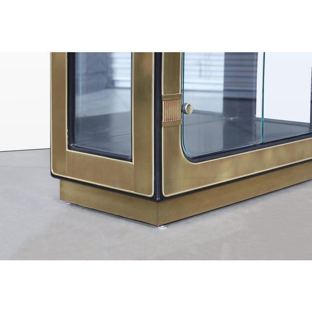Mastercraft 1970s Mastercraft Brass Vitrine / Display Cabinet For Sale - Image 4 of 13