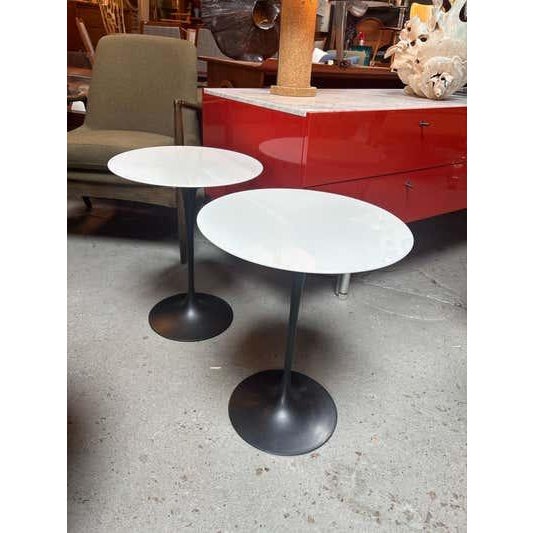 White Eero Saarinen for Knoll Round Tulip Table with Quartz Vetro Bianco Top For Sale - Image 8 of 8