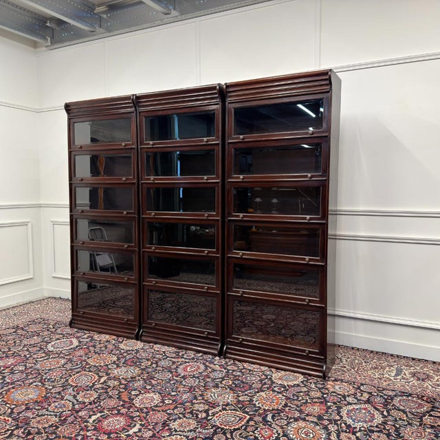Classic English Bookcase in the style of Globe-Wernicke For Sale - Image 3 of 16