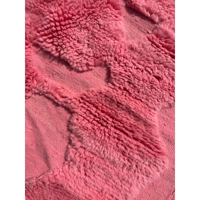 Mid-Century Modern Contemporary Pink Moroccan Mrirt Wool Rug For Sale - Image 3 of 10
