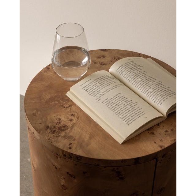As effortless as it is opulent, the Vernier Round Side Table radiates warmth and curiosity with plenilunio curves...