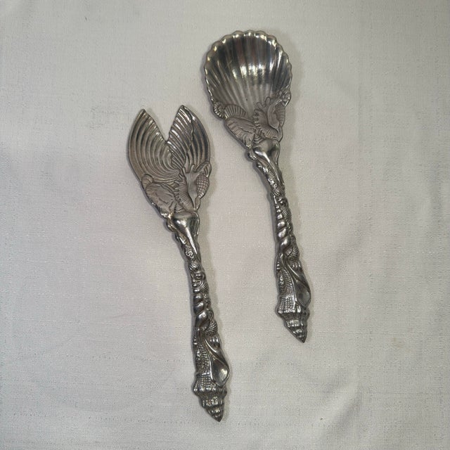 Bring a layer of texture to your tablescape with this pair of vintage Arthur Court aluminum salad serving utensils....