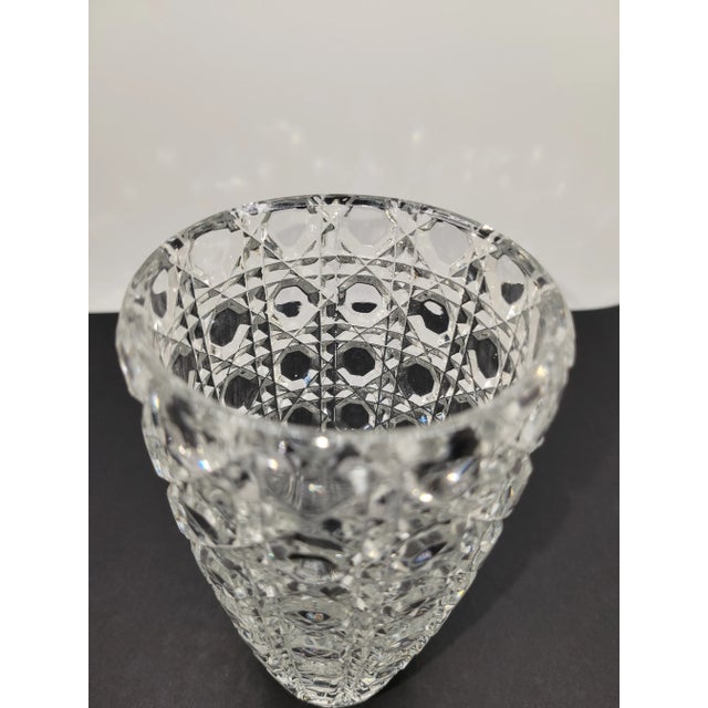 1920s American Brilliant Abp Deep Cut Crystal Vase Octagonal Hobnail Cane For Sale - Image 6 of 7