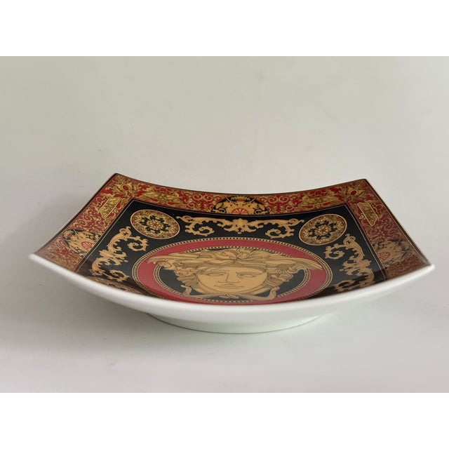 Vintage Design Bowl 18 x 18 cm, designed by Versace for Rosenthal. Medusa Series Designed in 1993 and no longer in...