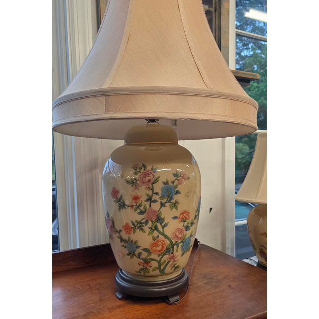 Chinoiserie Vintage Chinoiserie Handpainted Glass Oriental Lamp For Sale - Image 3 of 9