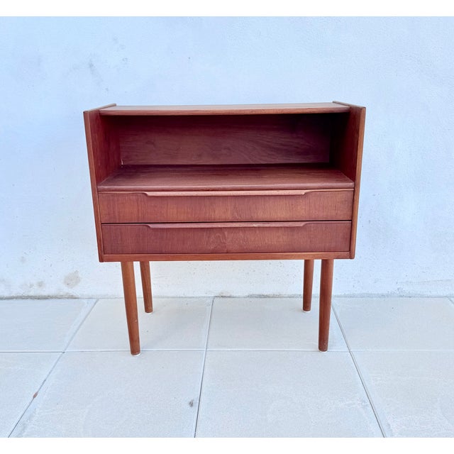 Danish Bedside Table in Teak Veneer, 1960s, in Good conditions. Designed 1960 to 1969