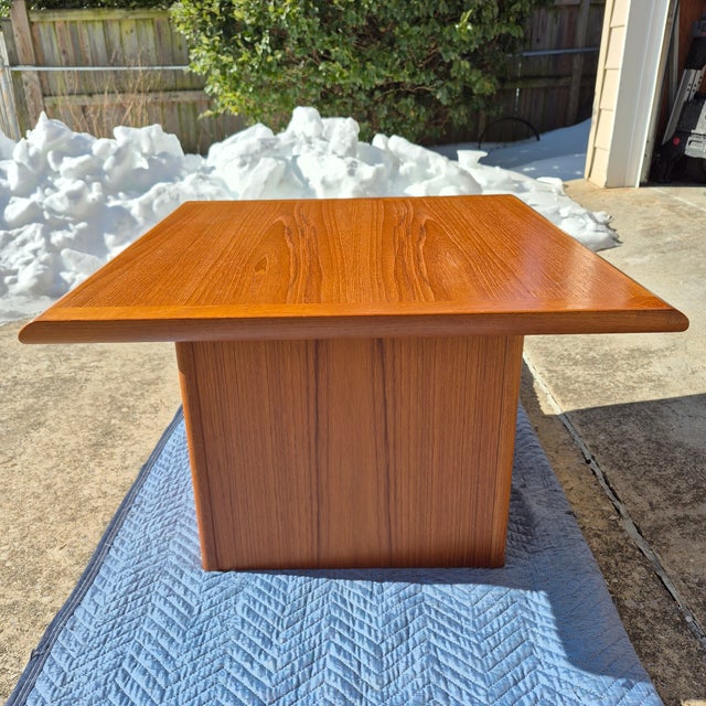 This is a striking midcentury Danish modern teak coffee table by by Vejle Stole & Møbelfabrik, crafted in Denmark. The...