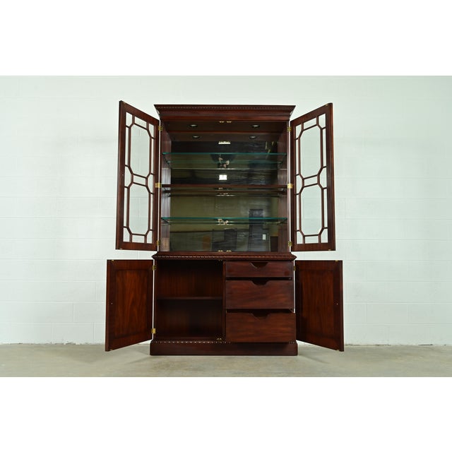 Early 21st Century Henkel Harris Georgian Carved Flame Mahogany Lighted Breakfront Bookcase Cabinet For Sale - Image 5 of 17