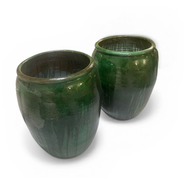 Traditional Pair of Vintage Emerald Green Glazed Ceramic Planters For Sale - Image 3 of 11