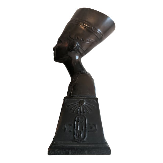 Statue of Queen Nefertiti, 1930s For Sale