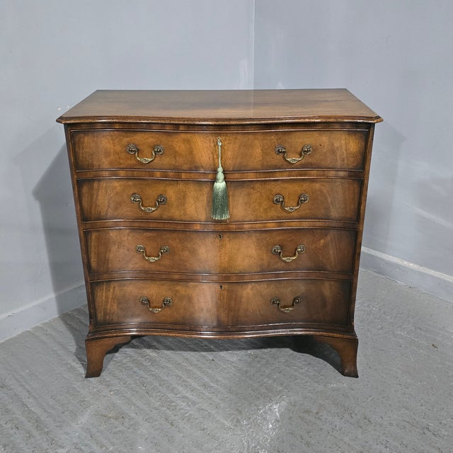 Small Georgian Serpentine Chest of Drawers, 1910 For Sale - Image 13 of 18