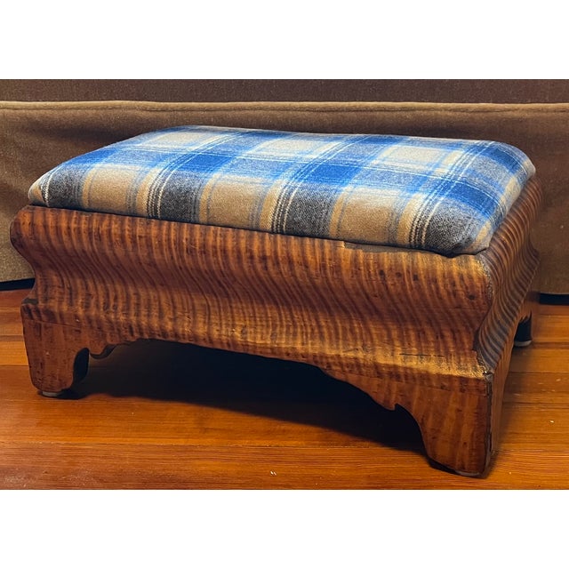 Antique 19th Century American Classical Foot Stool in Highly Figured Tiger Maple Circa 1830 For Sale - Image 9 of 18