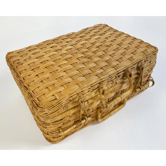 Traditional Late 20th Century Wicker Picnic Basket For Sale - Image 3 of 8