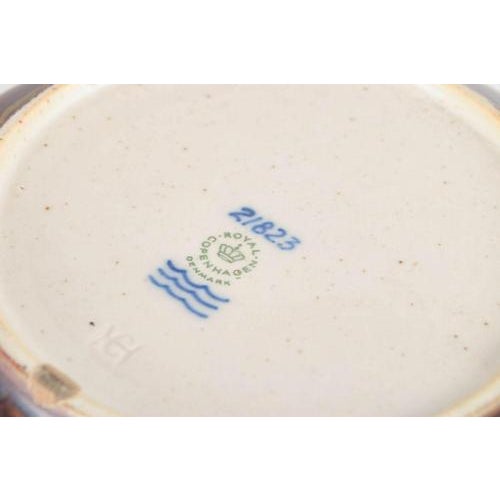 Low Stoneware Bowl with Concentric Pattern by Carl Halier for Royal Copenhagen, 1960s For Sale - Image 4 of 5