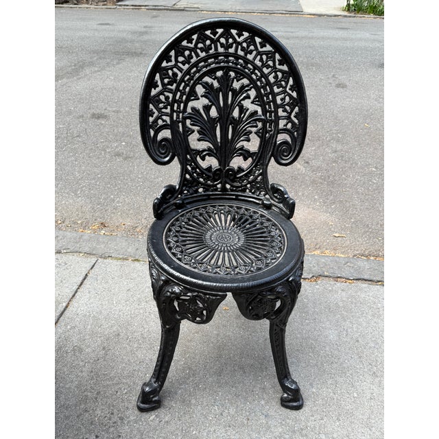 1900s Antique Victorian Cast Iron Bistro Bistro Set – Round Garden Table With Two Matching Chairs For Sale In New York - Image 6 of 8