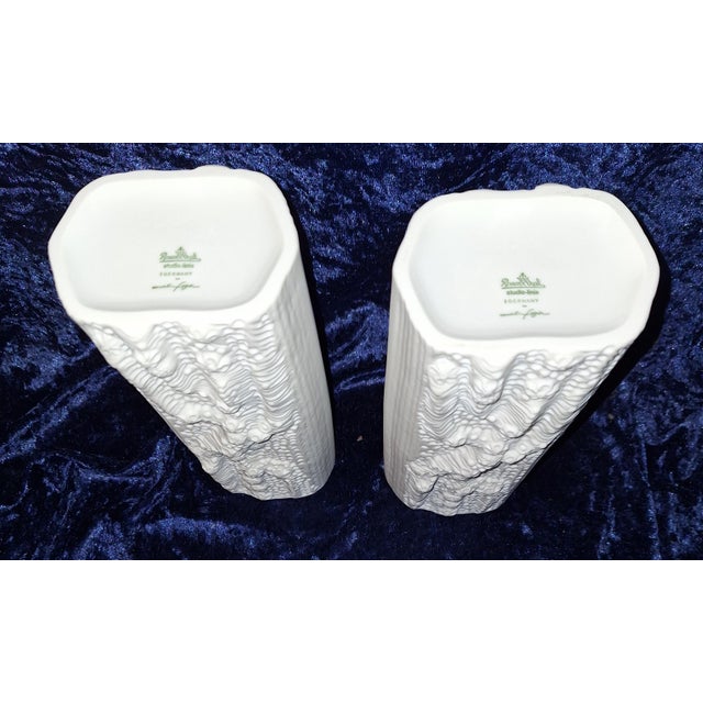 1970s Vintage White Bisque Porcelain Flower Vases by Martin Freyer for Rosenthal, 1970s, Set of 2 For Sale - Image 5 of 7