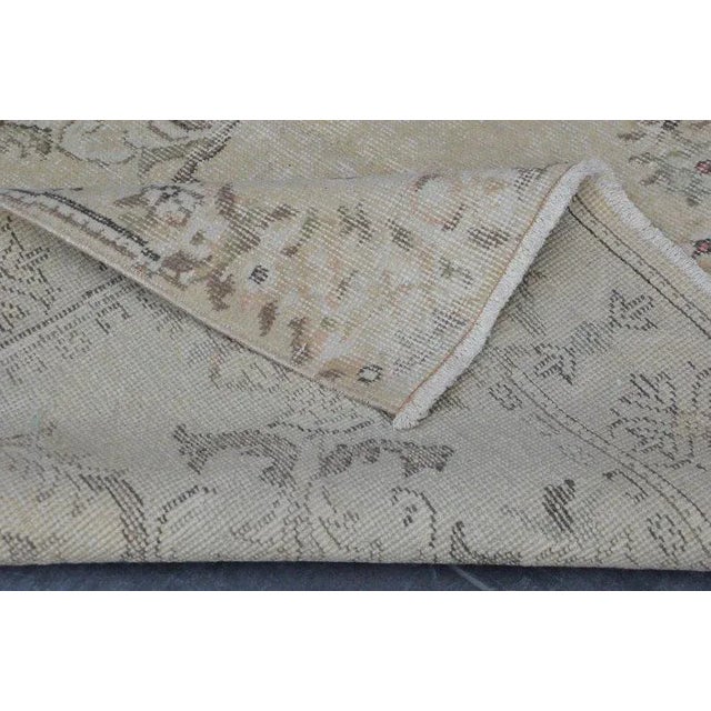 1960s Beige Anatolian Wool Area Rug For Sale - Image 9 of 11