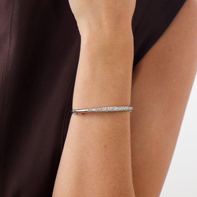 This elegant vintage diamond bangle is a beautifully polished design from the 1980’s, set with 29 round brilliant and...