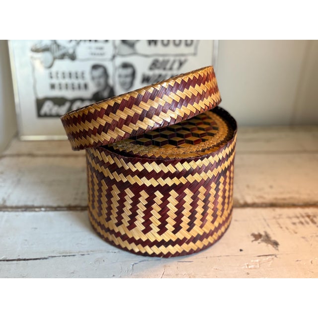 Light Yellow Early 1900s American Woven Straw Nesting Boxes W Geometric Pattern, Set of 2 For Sale - Image 8 of 8