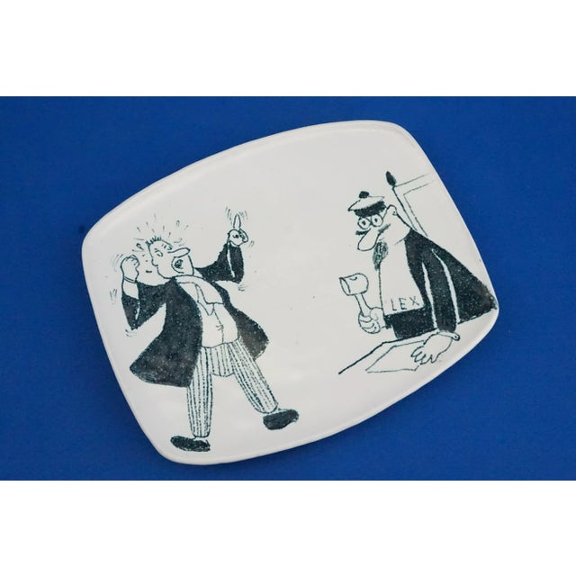 20th Century Art Deco Ceramic Plate Satirical Judge and Lawyer in Court from the La Quercia Libralessos Factory, Italy, 1950s For Sale - Image 12 of 16