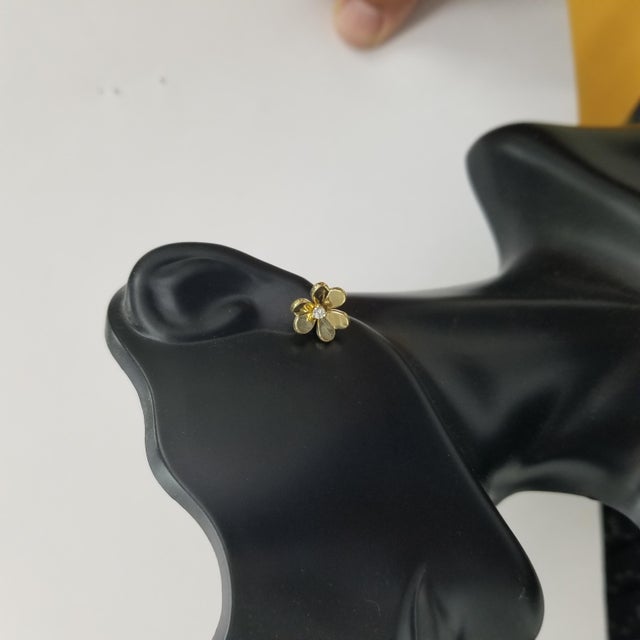 18k yellow Gold "3 Leaf Clover" Diamond earrings For Sale In Los Angeles - Image 6 of 7