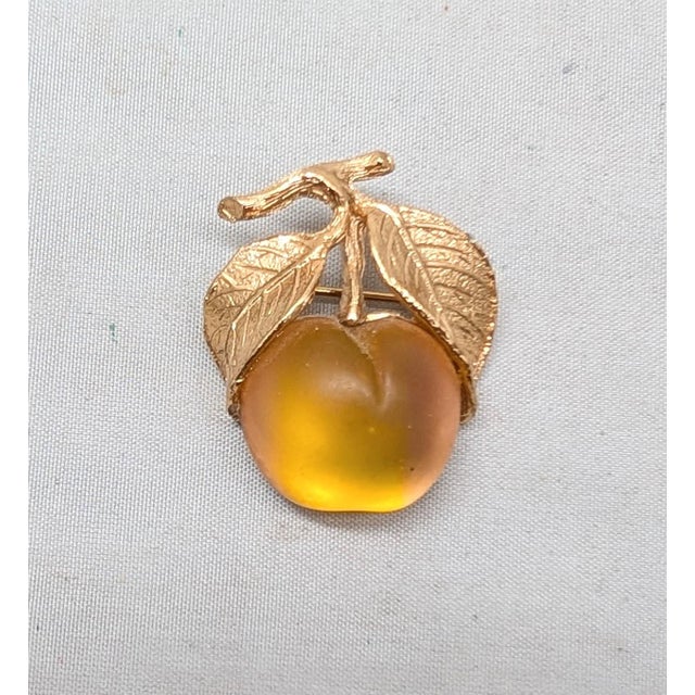Napier Vintage Signed Napier Goldtone Yellow Peach Brooch For Sale - Image 4 of 9