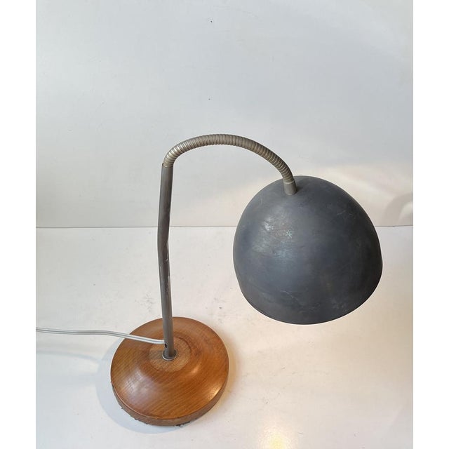 Mid-Century Modern Vintage Scandinavian Industrial Table Lamp in Oak & Grey Steel, 1950s For Sale - Image 3 of 12