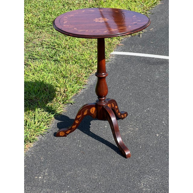 Antique 19th Century Bellflower Inlaid Mahogany Tilt Top Stand For Sale - Image 4 of 7