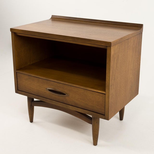 Mid-Century Modern Broyhill Sculptra Mid Century Walnut Nightstand For Sale - Image 3 of 7