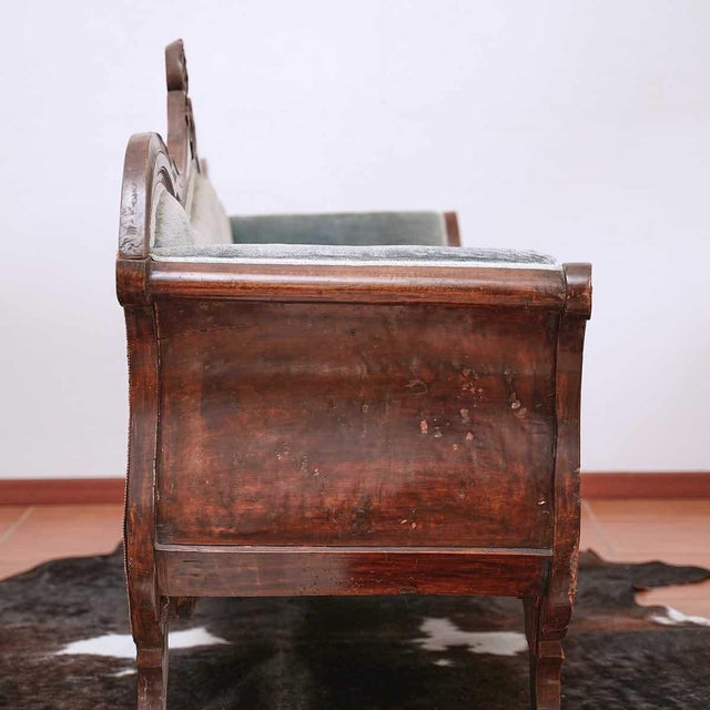 Louis Philippe Walnut Sofa, 19th Century For Sale - Image 4 of 10