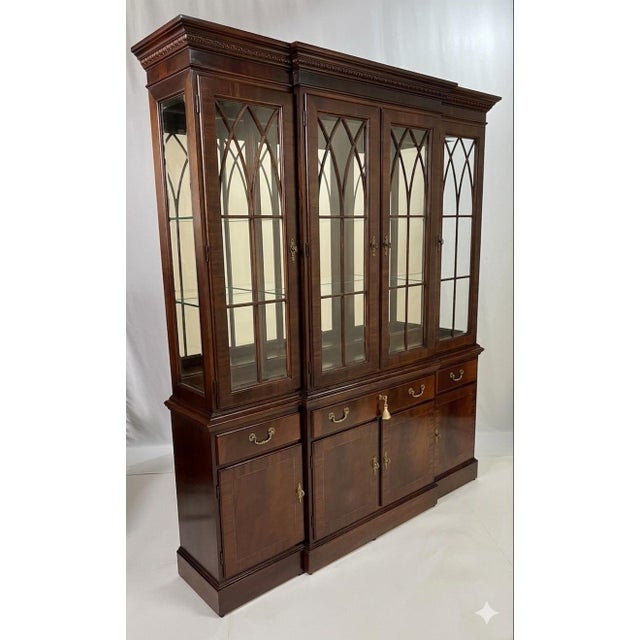 Chippendale Vintage Ethan Allen Georgian Style Mahogany Breakfront China Cabinet For Sale - Image 3 of 12