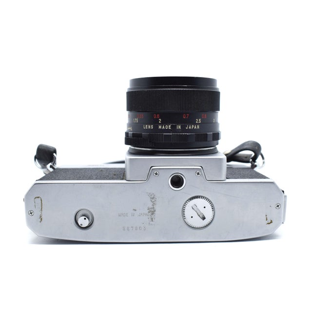 Mid 20th Century Vintage Mamiya/Sekor 500tl 35mm SLR Film Camera For Sale - Image 5 of 7
