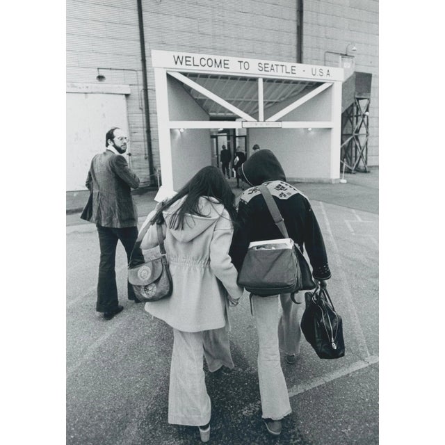 Henry Grossman, George Harrison, Black and White Photograph, 1970s, 25,4 X 21.1 Cm 1970s, Brass For Sale - Image 4 of 4