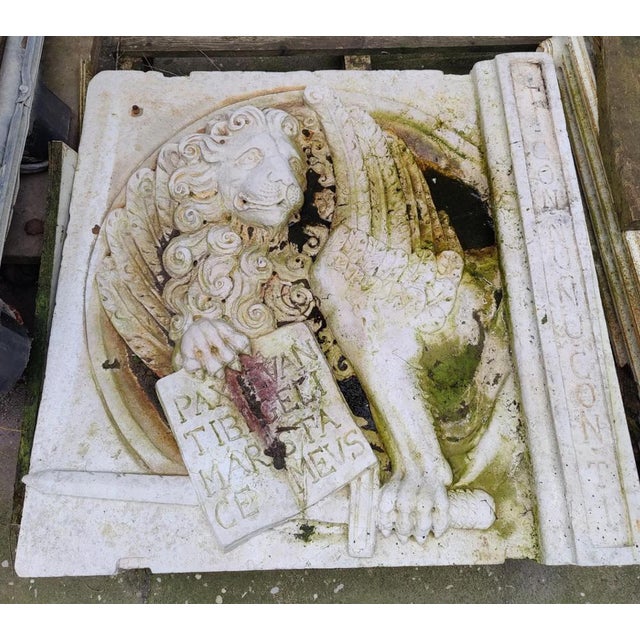 Lion of Saint Mark with motto in Botticino marble - Serenissima - "Ti con nu, nu con ti" - 85 x 85 cm - Venice Spectacular...