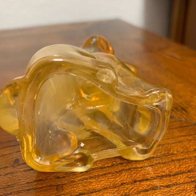 Peach Vintage Degenhart “Pooch” Dog Figurine in Peach Opalescent Glass – Uv Reactive Glowing For Sale - Image 8 of 8