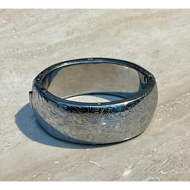 Metal Vintage Silver Toned Floral Hinged Bangle For Sale - Image 7 of 11