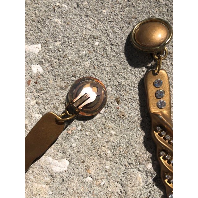 Fabulous pair of French art deco 1980s earrings. Clip-ons, in a wonderful size—they make a true statement, thanks to the...