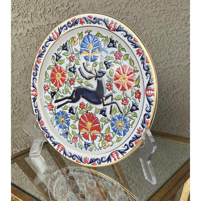 Mediterranean Circa Late 20th-Century 24-Karat Gold-Trim Reindeer Decorative Plate by Ibiscus Keramik, Rhodes, Greece For Sale - Image 3 of 12