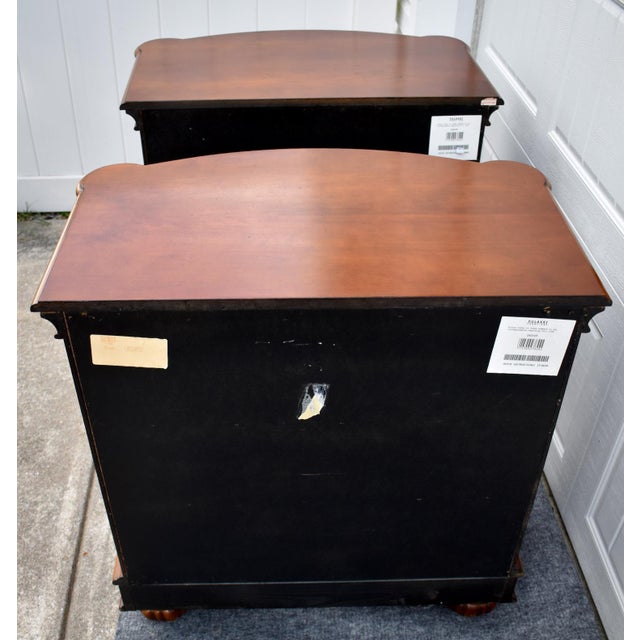Vintage Pulaski Mahogany Nightstands Edwardian Collect 3-Drawer Bachelors Pair For Sale - Image 15 of 17