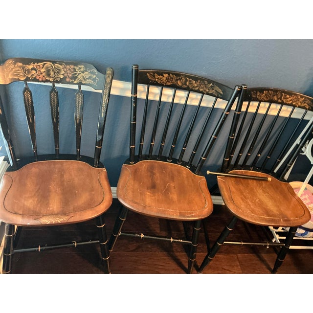 1970s L Hitchcock Cloverleaf Table and 8 Chairs and Two Leaves For Sale - Image 12 of 15