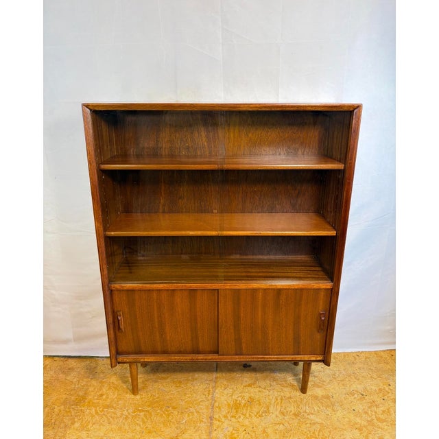 Mid-Century Modern Mid-Century Modern Teak Bookcase by Herbert E. Gibbs, 1960 For Sale - Image 3 of 10