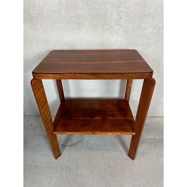 Art Deco side table in oak. Simple lines. In good condition. Height: 73cm. Depth: 40cm. Width: 63cm. Weight: 5kg.