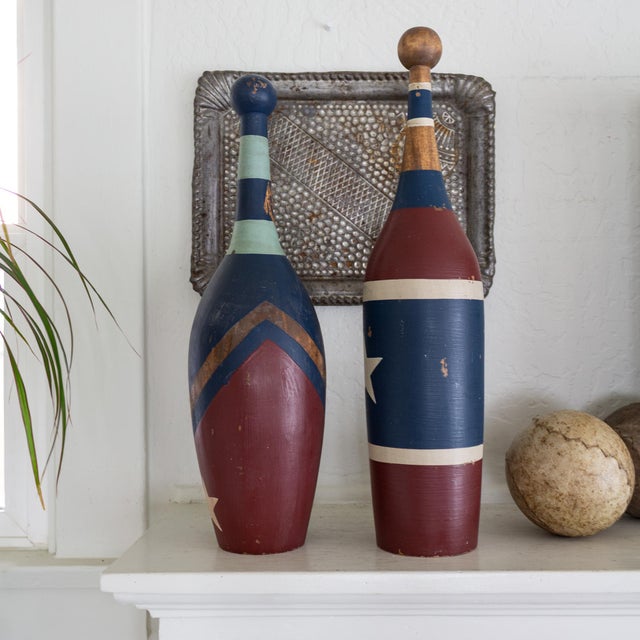 Pair of Early 20th Century Painted Circus Juggling Pins or Indian Clubs For Sale - Image 9 of 15