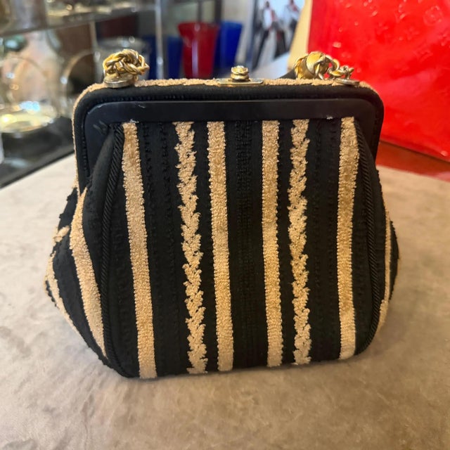 A 1950s Roberta Di Camerino Style Brown and Beige Velvet Italian Top Handle Bag For Sale - Image 6 of 14