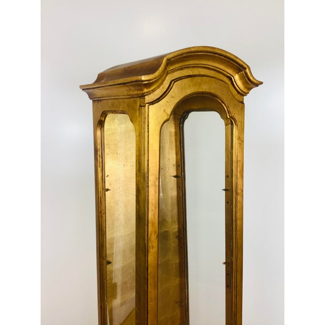 Mid-Century Modern Vintage Hollywood Regency Gold Leaf Wood & Glass Display Case / Cabinet For Sale - Image 3 of 12