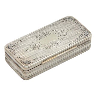 Snuff Box in Guilloche Silver with Engravings For Sale