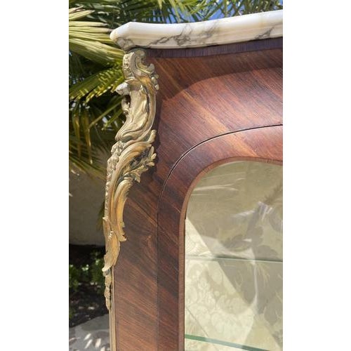 Louis XV Curved Display Case by François Linke For Sale - Image 5 of 13