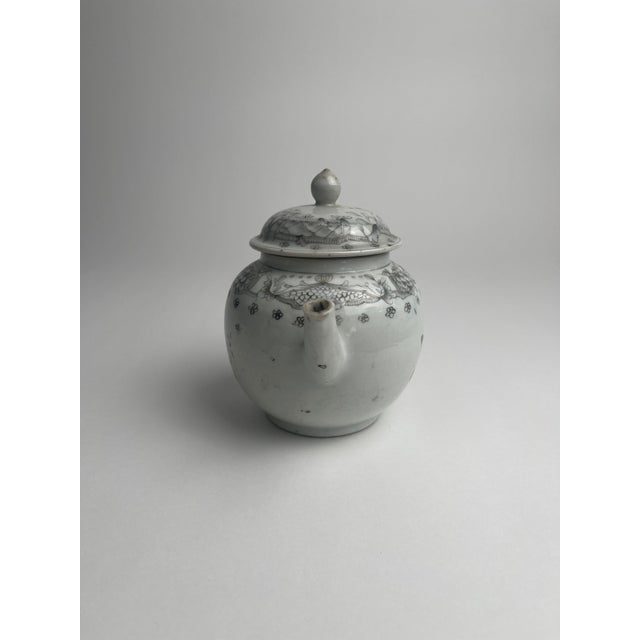 18th Century Chinese Export Juno Grisaille Tea Pot For Sale - Image 4 of 10
