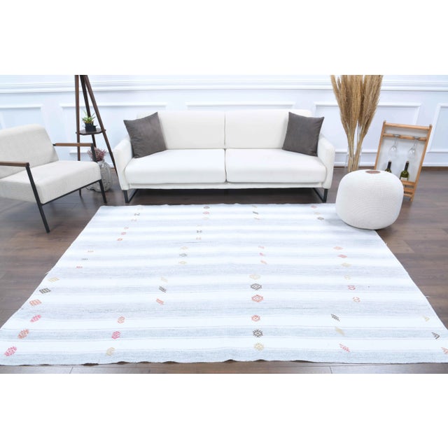 Boho Chic Vintage Turkish Oushak Handmade Wool Cotton White Kilim Area Rug For Sale - Image 3 of 11